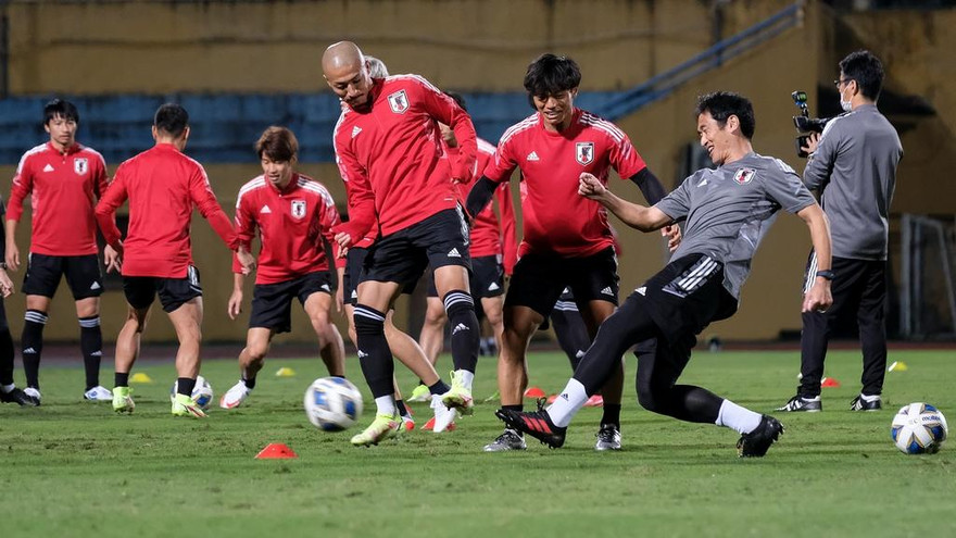 Đội tuyển Nhật Bản đóng cửa tập luyện, thiếu gần một nửa quân số