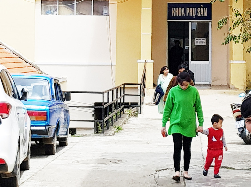 Bé sơ sinh tử vong, gia đình bức xúc tố bác sỹ tắc trách