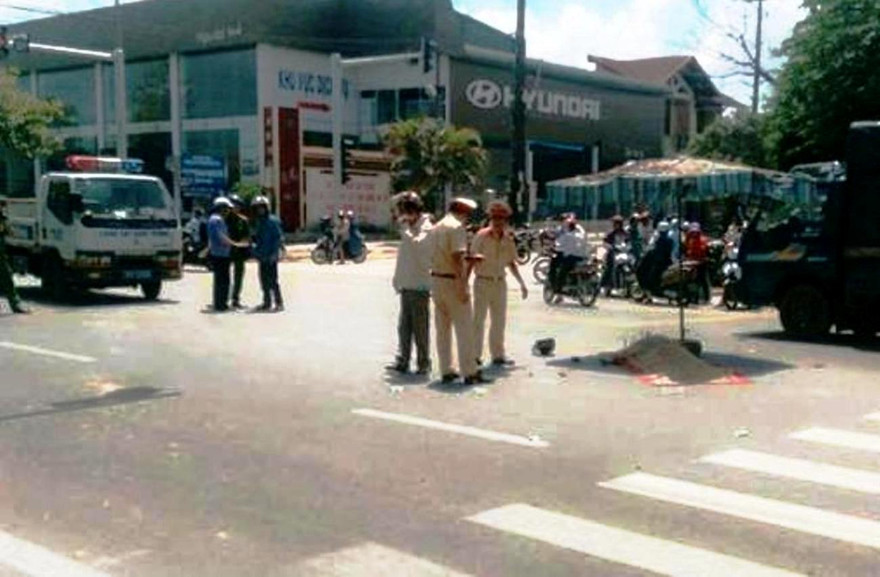 Hiện trường vụ TNGT xảy ra tại ngã 3 Dạ Lê, Hương Thủy, TT-Huế.