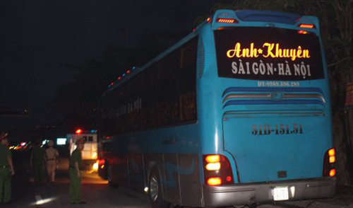 Bị kiểm tra, tài xế cố thủ trong xe suốt nhiều giờ