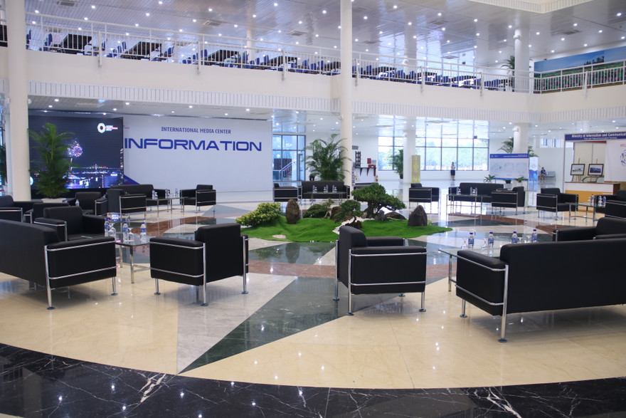 Phó thủ tướng Phạm Bình Minh phát biểu tại lễ cắt băng khánh thành Trung tâm báo chí Quốc tế APEC 2017.