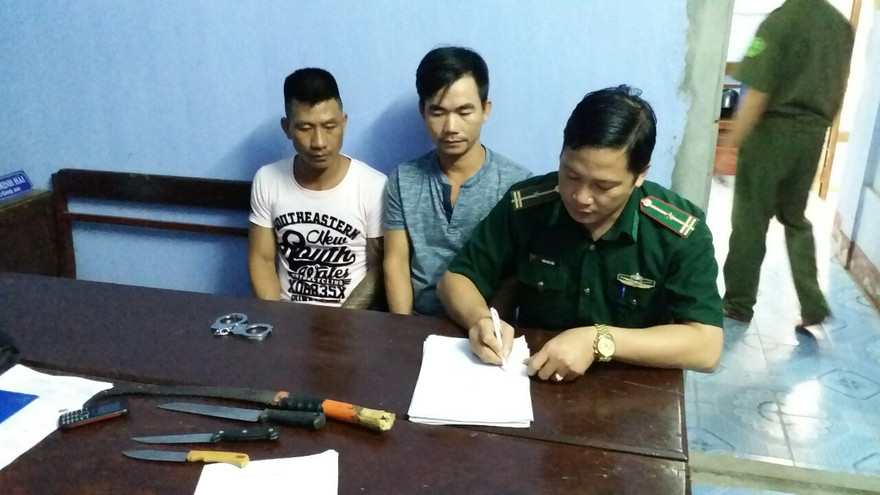 Hai đối tượng hành hung công an xã