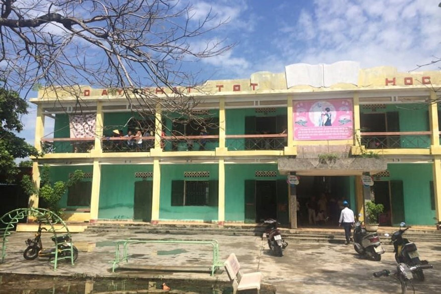 Học sinh tiểu học tử vong tại trường do điện giật