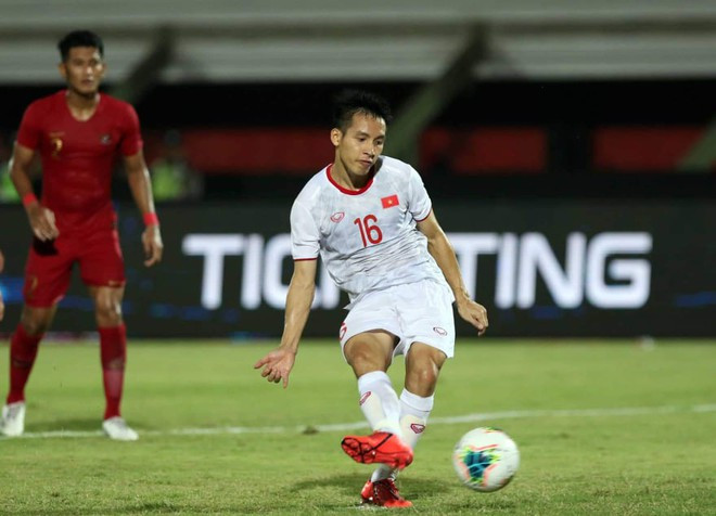 Giành Quả bóng Vàng, tiền vệ Hùng Dũng tăng giá phi mã