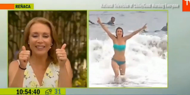 Nữ MC xinh đẹp ngượng chín mặt vì bikini 'phản chủ'