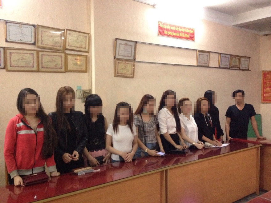 Gần chục chân dài dương tính với chất ma túy. Ảnh CA cung cấp