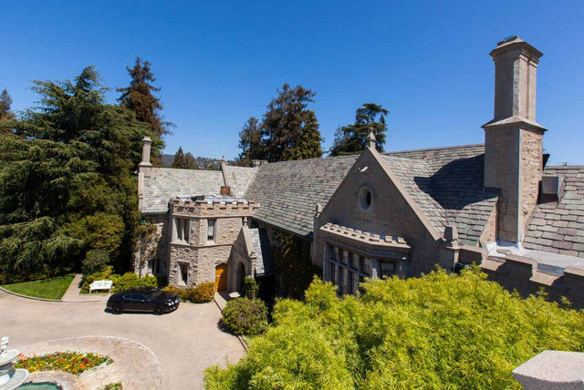 Đến nay, dinh thự được định giá 200 triệu USD, cao hơn hàng trăm lần so với mức giá đầu tư ban đầu.