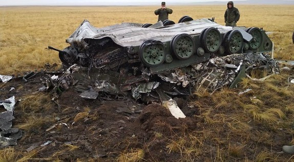 Hiện trường vụ xe bọc thép rơi tự do trong cuộc tập trận Center-2019. Ảnh: Instagram