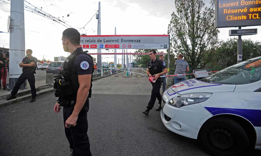 Cảnh sát phong toả hiện trường. Ảnh: EPA