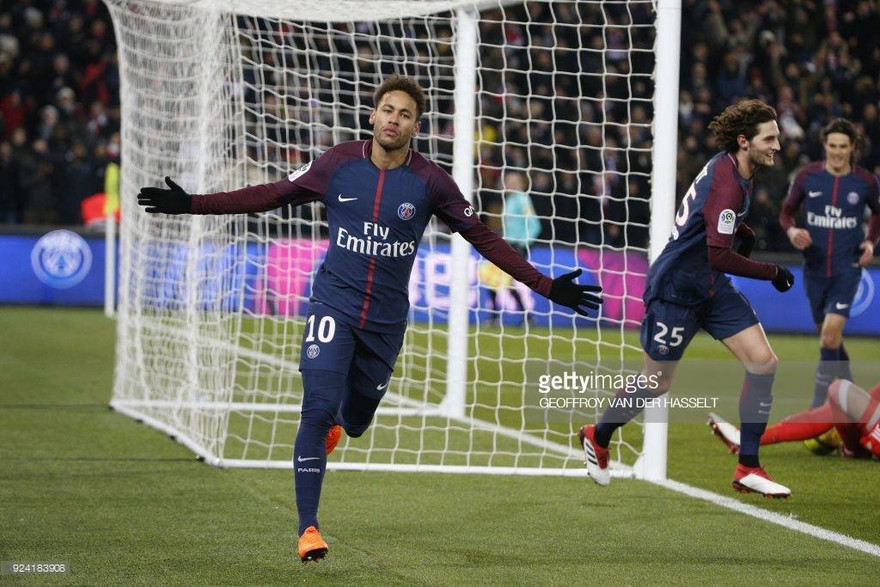 Ronaldo và Messi còn thi đấu, Neymar khó cửa giành Bóng vàng