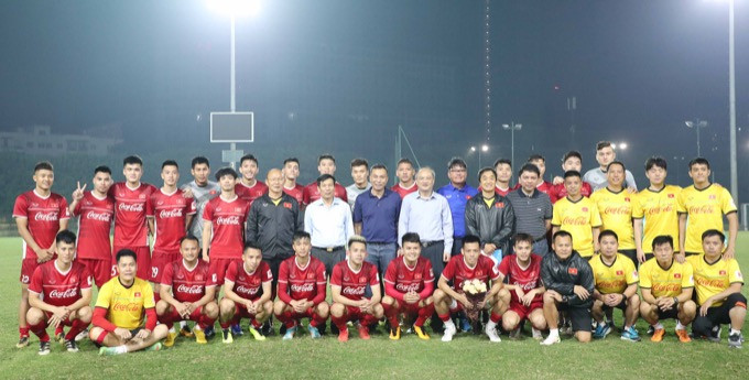 Bộ trưởng VH-TT-DL mong muốn tuyển Việt Nam tiếp nối kỳ tích châu Á