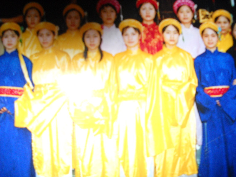 Quốc mẫu Âu Cơ đằng vân