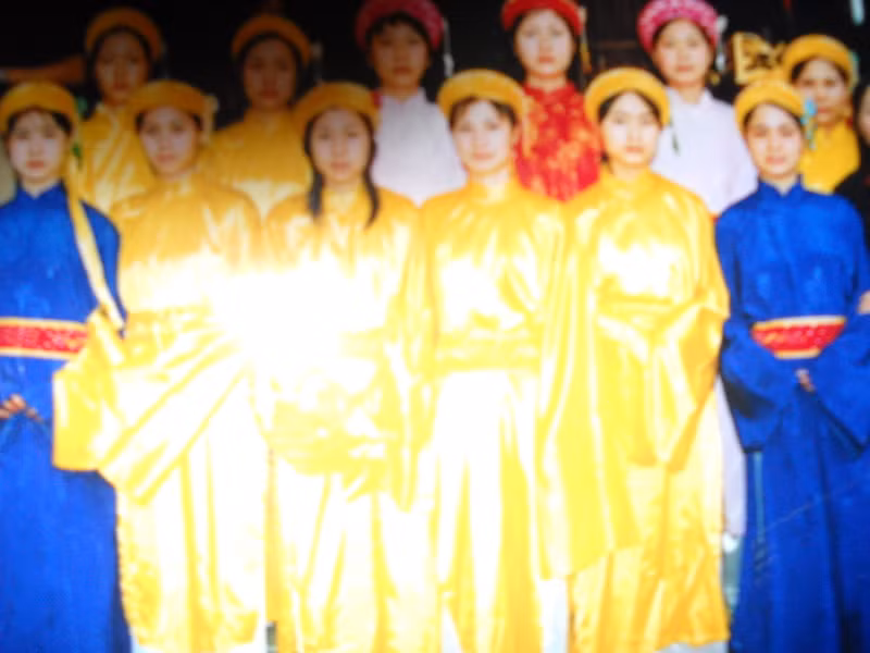 Quốc mẫu Âu Cơ đằng vân