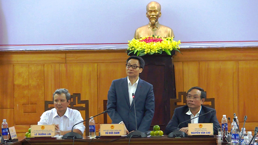 Phó Thủ tướng Vũ Đức Đam làm việc với lãnh đạo chủ chốt tỉnh TT-Huế chiều 30/3. 