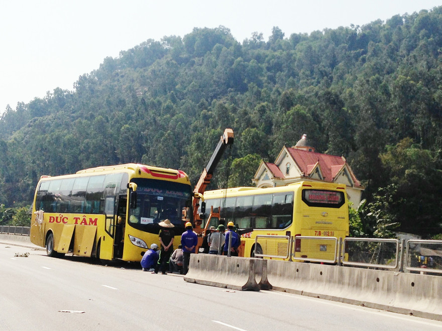 Bộ trưởng GTVT muốn hạn chế tốc độ tại các điểm đen để giảm số lượng tai nạn giao thông (trong ảnh là vụ tai nạn giao thông tại Nghi Xuân – Hà Tĩnh)
