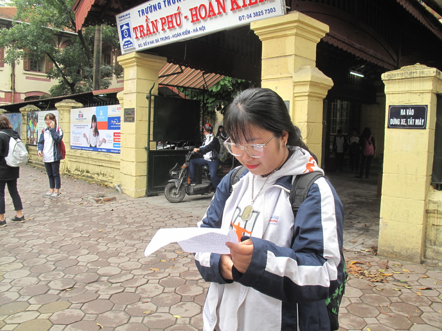 Khảo sát toàn bộ học sinh lớp 12 Hà Nội: Thí sinh thở phào vì đề Văn dễ