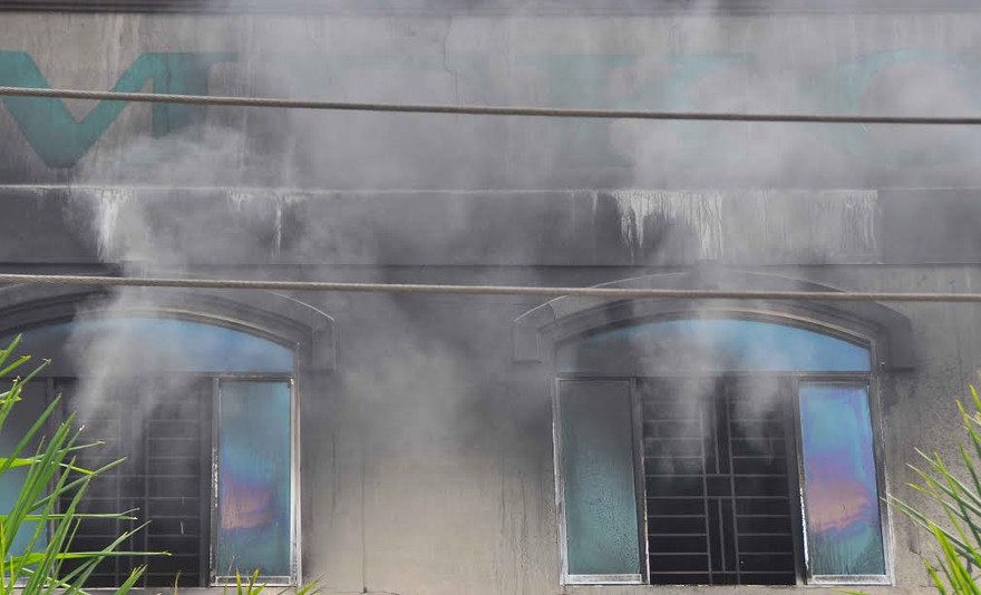 [NÓNG] Khói nghi ngút, nghi công ty may ở Cần Thơ cháy lại