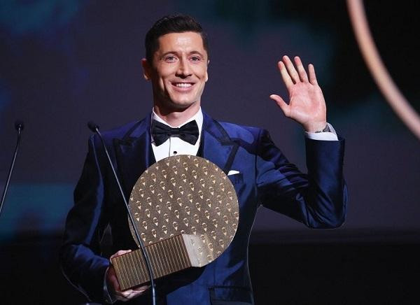 Lewandowski nhận giải tiền đạo xuất sắc nhất năm 2021 