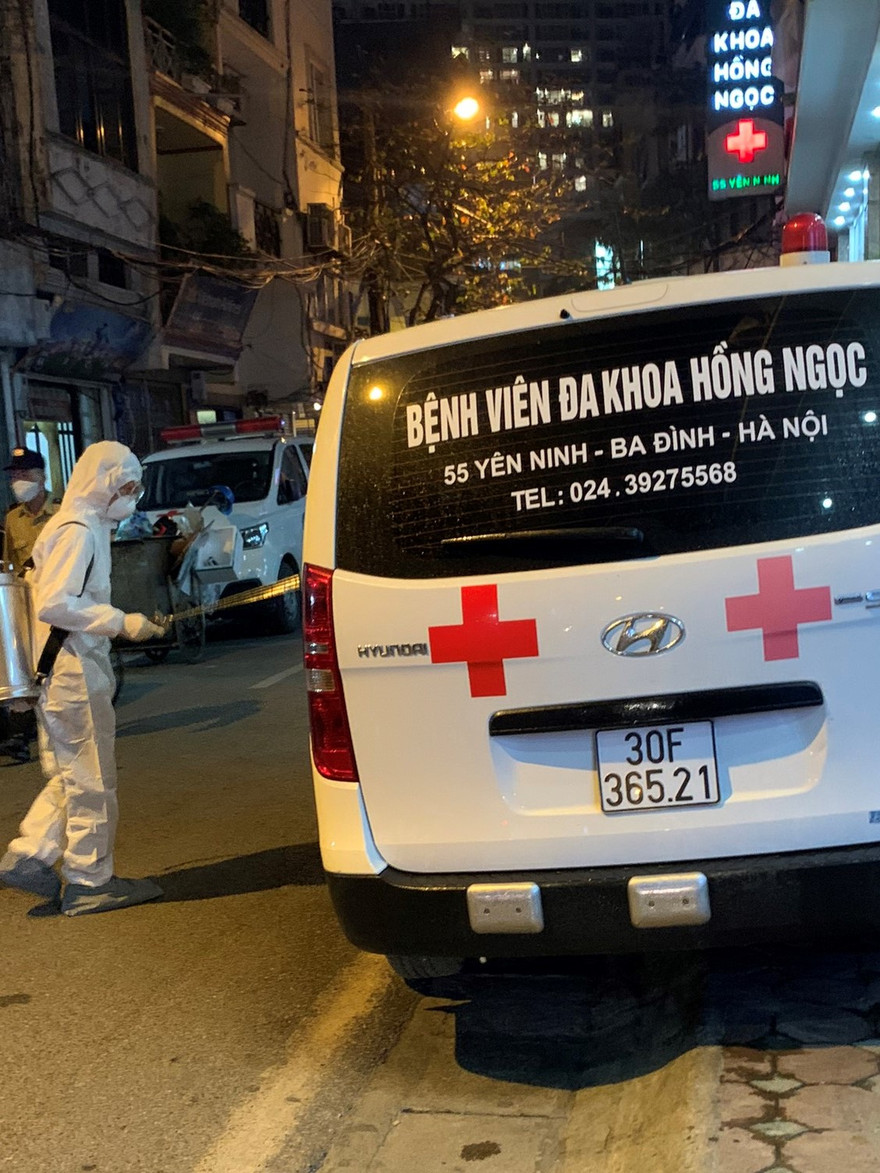 Việc khử khuẩn được thực hiện nghiêm ngặt tại Bệnh viện Hồng Ngọc