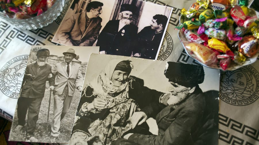 Cụ Shirali Muslumov thọ 168 tuổi (người đội mũ, có râu). Ảnh: Kamilla Rzayeva.