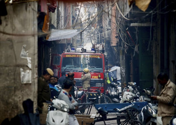 Xe cứu hỏa ở gần hiện trường vụ cháy. Ảnh: AP.