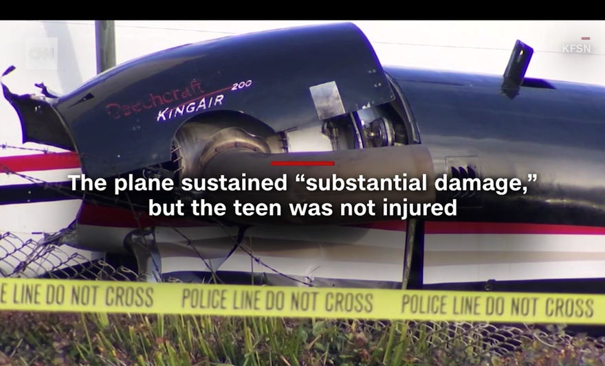 Chiếc King Air 200 bị hư hại sau khi đâm vào hàng rào sân bay. Ảnh: CNN.