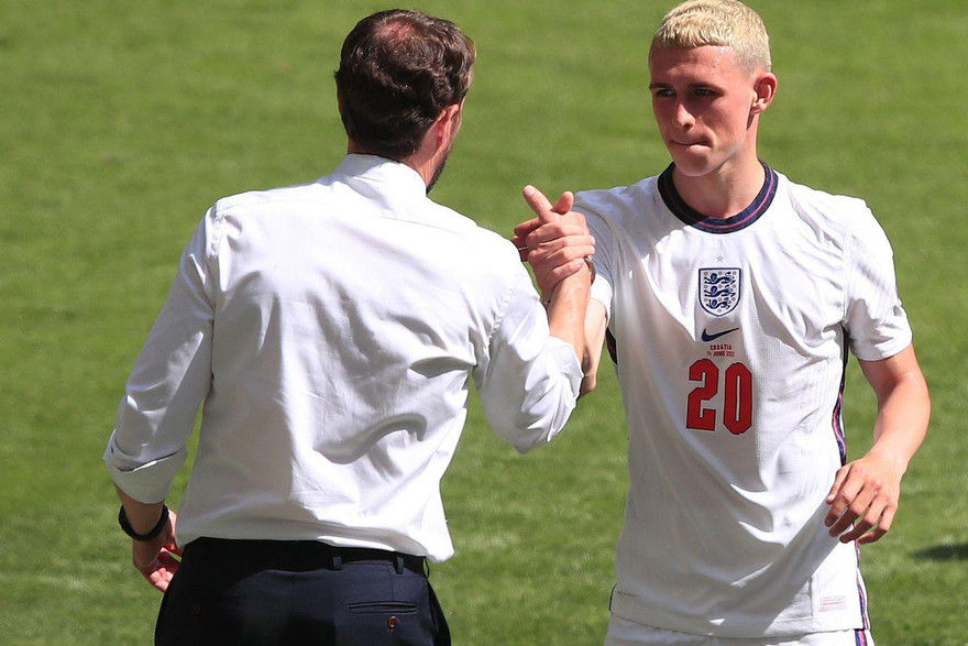  Phil Foden dính chấn thương