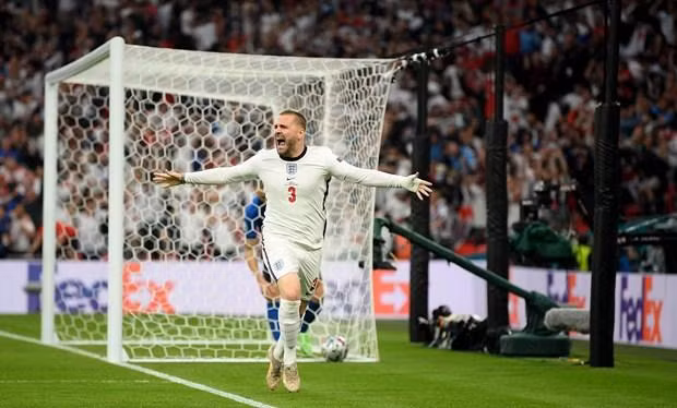 Khán đài Wembley 'nổ tung' với bàn thắng của Luke Shaw ngay phút thứ 2 trong trận chung kết EURO