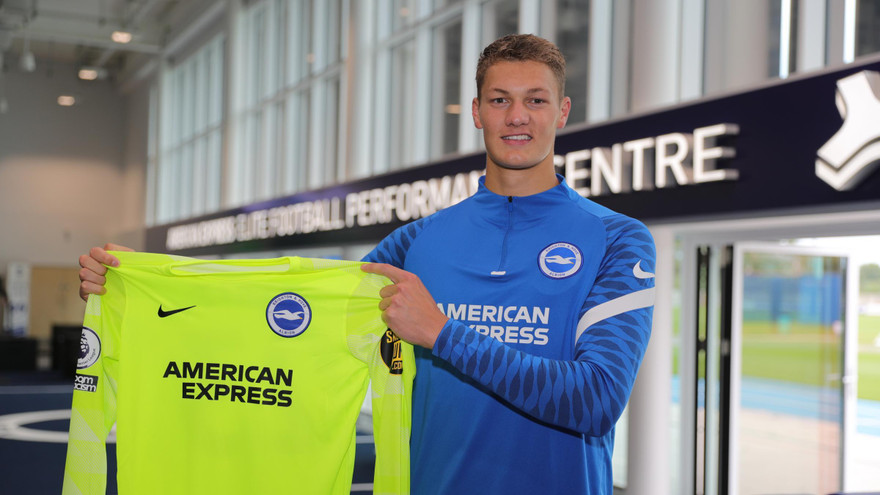 CLB Brighton công bố bản hợp đồng với Kjell Scherpen