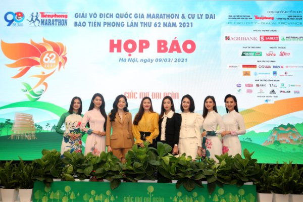 Bên cạnh các cầu thủ HAGL, giới runner có thể giao lưu với Hoa hậu, người đẹp tại Tiền Phong Marathon 2021. Ảnh: Như Ý