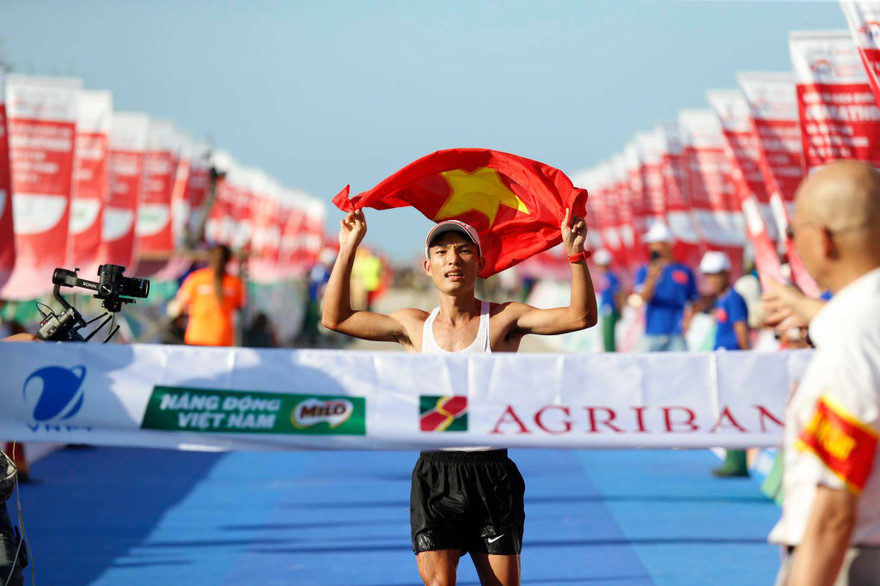 Vô địch Tiền Phong Marathon, Hoàng Nguyên Thanh mơ vàng SEA Games 