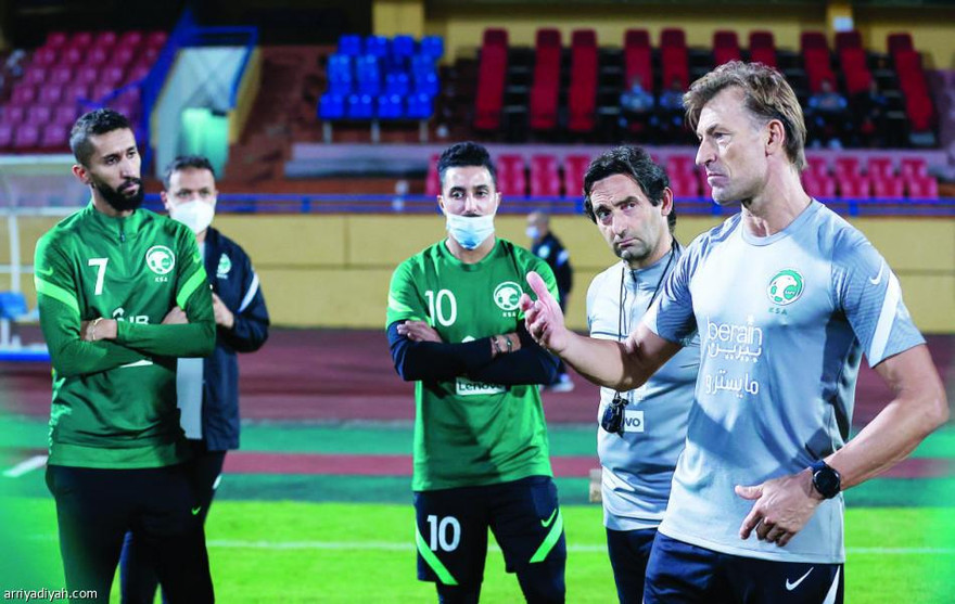 HLV Herve Renard đau đầu vì nhân sự