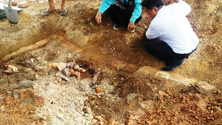 Con cháu Nguyễn Phước Tộc sau khi tìm thấy huyệt mộ này kèm tấm bia chữ Hán có nguyện vọng muốn giữ lại để tôn tạo, nhưng chính quyền chỉ đạo cho di dời.