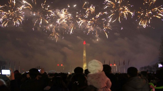 Triều Tiên bắn pháo hoa ở Bình Nhưỡng nhân dịp năm mới 2017. Ảnh: AP