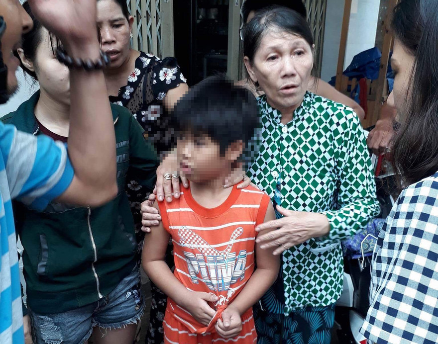 Bé trai 8 tuổi vẫn còn hoang mang vì sự việc vừa diễn ra