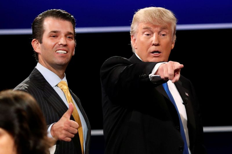 Tổng thống Mỹ Donald Trump và con trai, Donald Trump Jr. Ảnh: CNBC