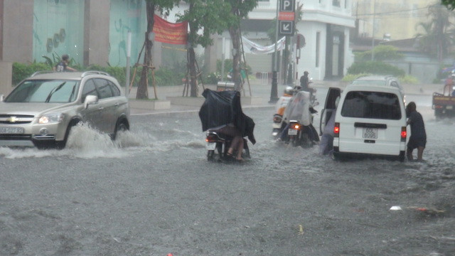 Đường phố thành sông