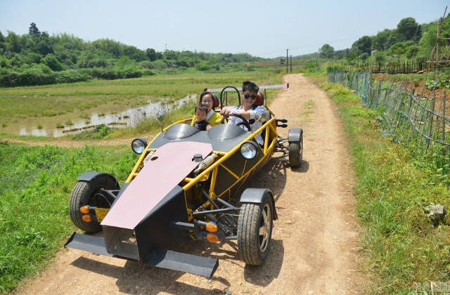 Thợ máy tự chế xe đua trong 21 ngày với 30 triệu đồng