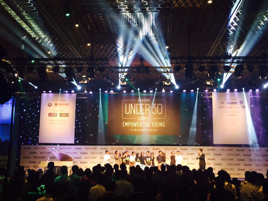 Quang cảnh diễn đàn “Thế hệ trẻ 2016 – Forbes Vietnam Under 30 Summit”. Ảnh: Fanpage Forbes Vietnam
