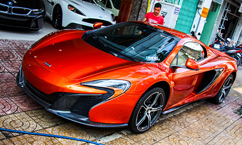 Thời gian gần đây, các mẫu siêu xe ồ ạt đổ bộ về Việt Nam, trước thời hạn áp dụng thuế tiêu thụ đặc biệt mới từ 1/7. 