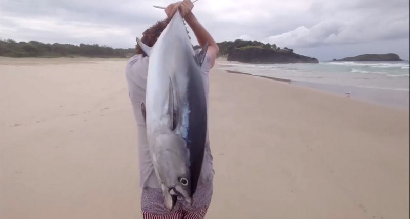 Lạ lẫm kĩ thuật câu cá bằng… camera bay