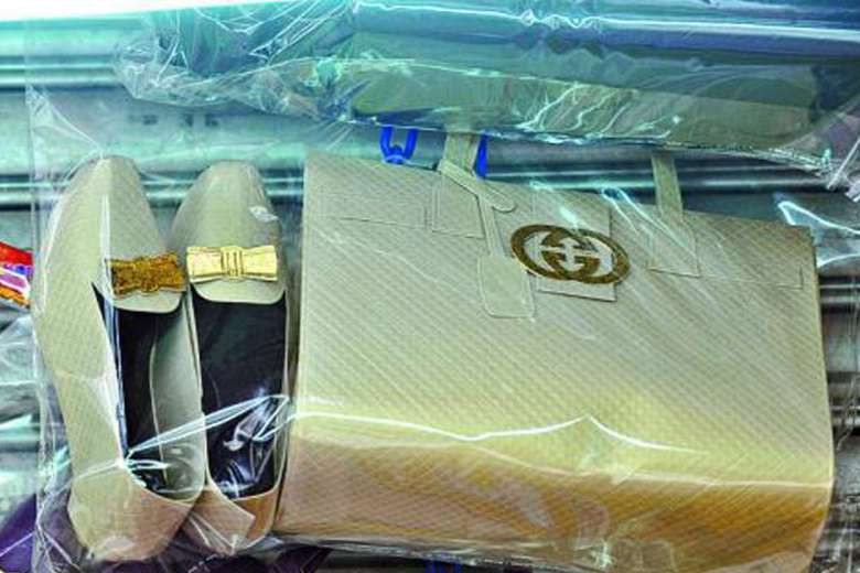 Các mặt hàng vàng mã có gắn logo Gucci.