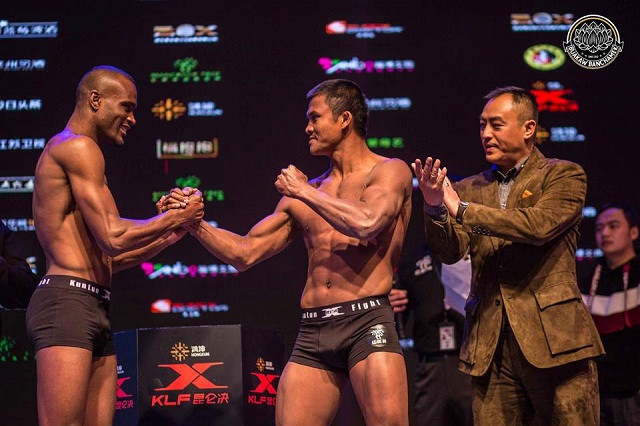 Ayman có chiều cao vượt trội so với Buakaw