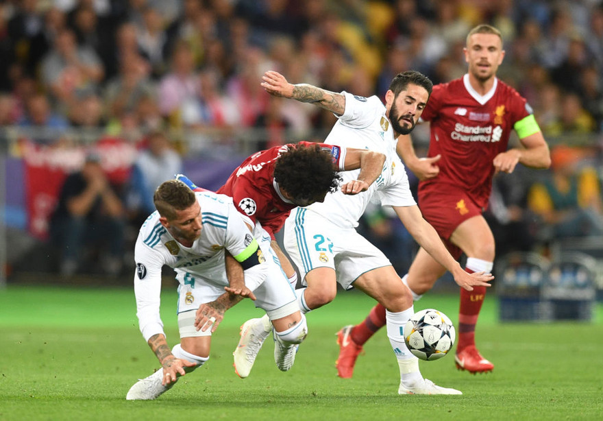 Hơn 200.000 CĐV ký đơn đòi UEFA trừng phạt Ramos