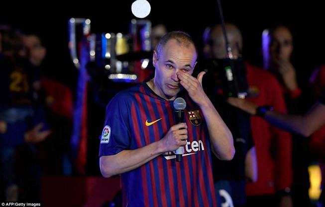Iniesta nghẹn ngào trong ngày chia tay Barcelona