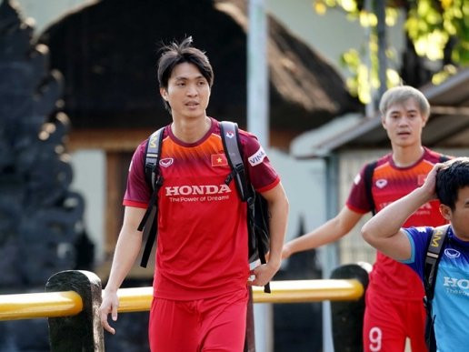 Tuấn Anh vui vẻ trong buổi tập chiều 12/10