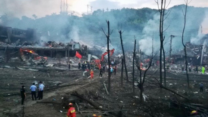 Vụ nổ khiến nhiều tòa nhà gần đó bị hư hại hoặc đổ sập hoàn toàn. Ảnh: CGTN