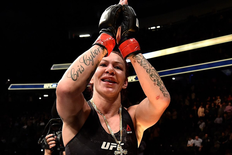 Nữ võ sĩ Cris Cyborg tức giận vì bị gọi là...đàn ông