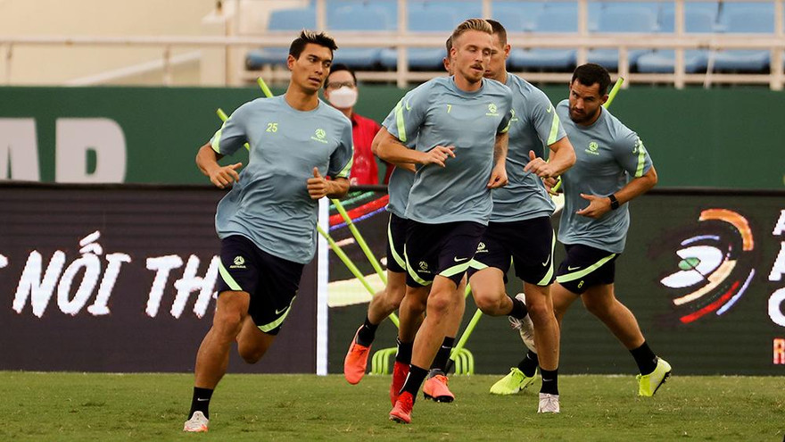 Đội tuyển Australia tập làm quen sân Mỹ Đình trước ngày đối đầu đội tuyển Việt Nam