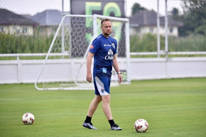 HLV Mano Polking đặt mục tiêu cùng ĐT Thái Lan vô địch AFF Cup